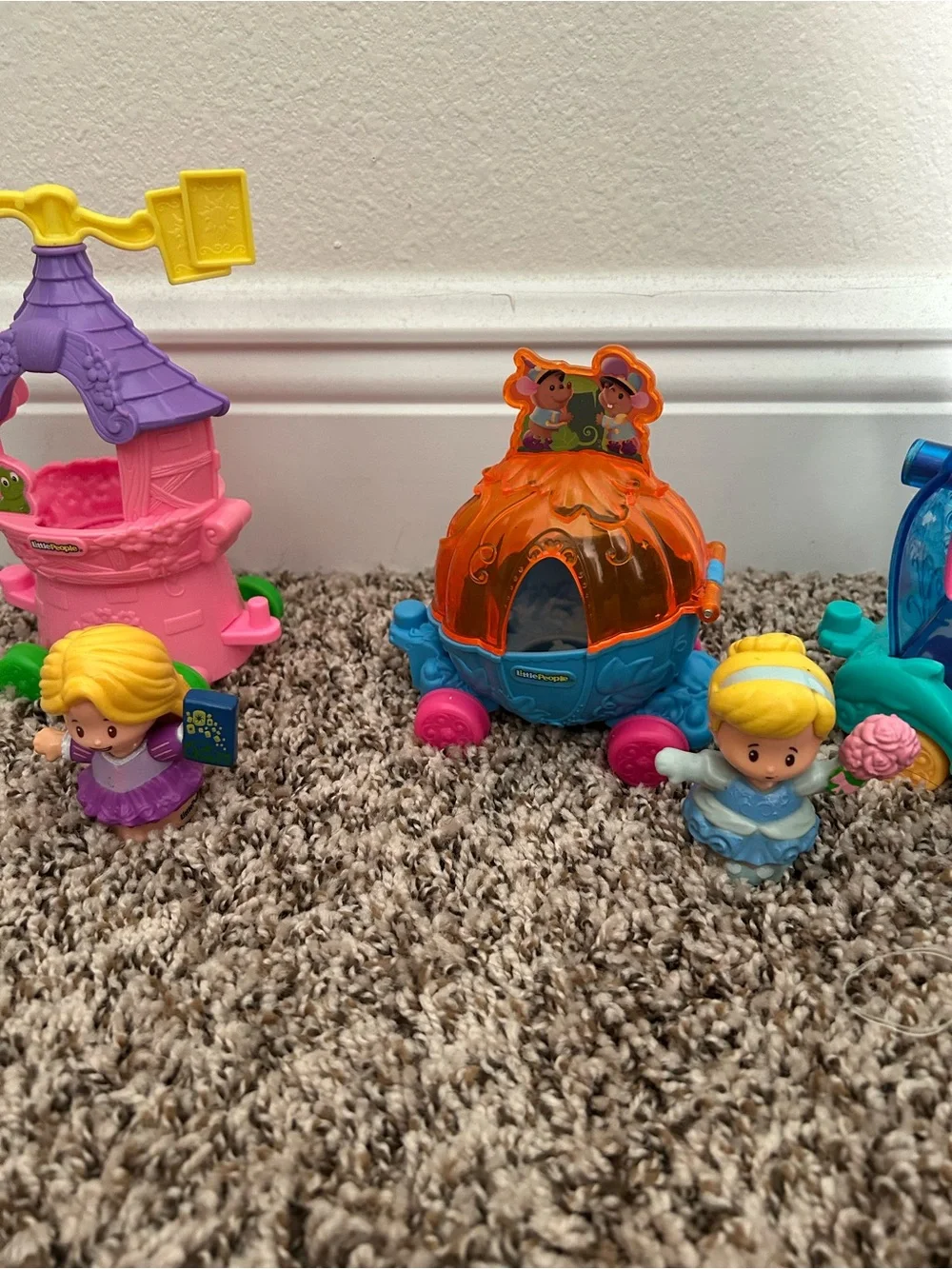 Fisher price Little people princess floats, rapunzel, Cinderella, Ariel